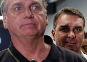 Bolsonaro atua para tentar salvar Flávio e conter tensão com Michelle