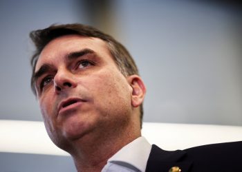 TCU arquiva representação de Flávio Bolsonaro sobre ex-nora de Lula
