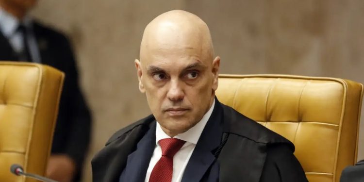 Moraes pede parecer da PGR sobre pedido de Mauro Cid para extinguir pena